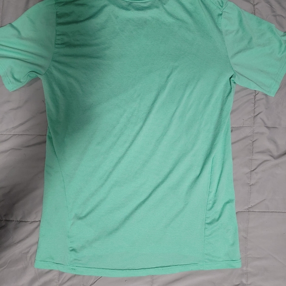 Nike "Breathe" Workout/Running Tee - Picture 2 of 3